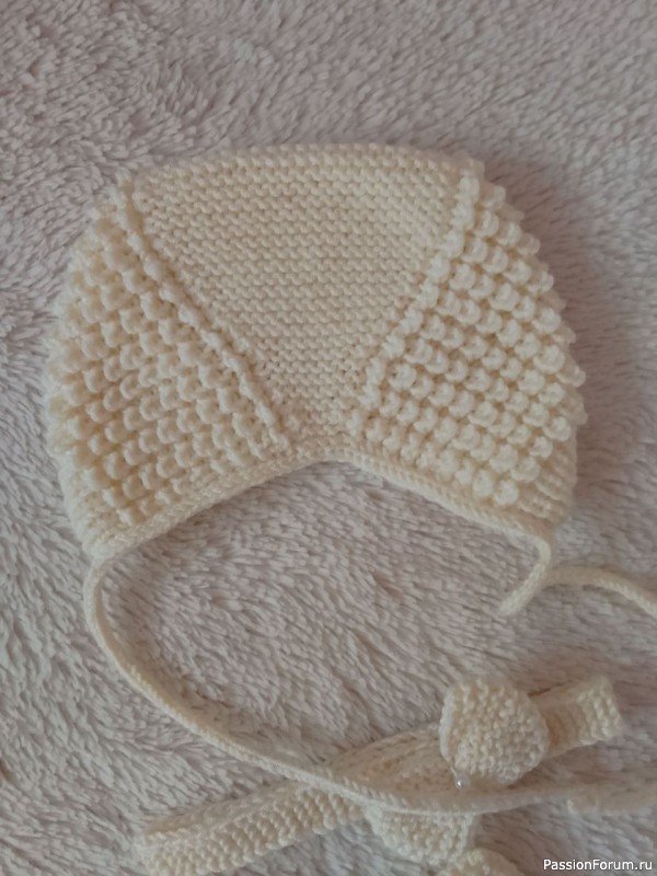 Комплект для новорожденной и шапочка с вышивкой
