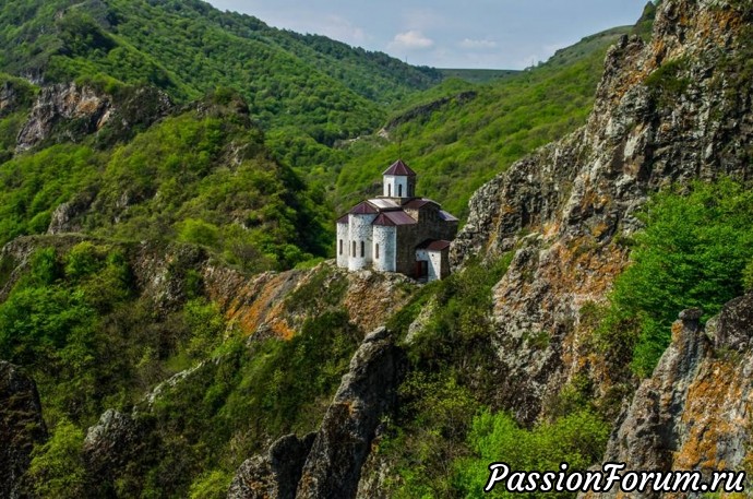 Внизу село им. Коста Хетагурова Внизу село им. Коста Хетагурова