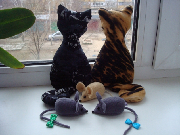 Кошки-мышки.