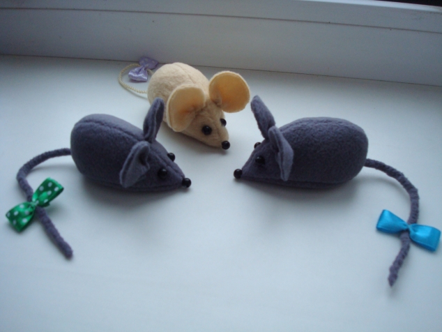 Кошки-мышки.