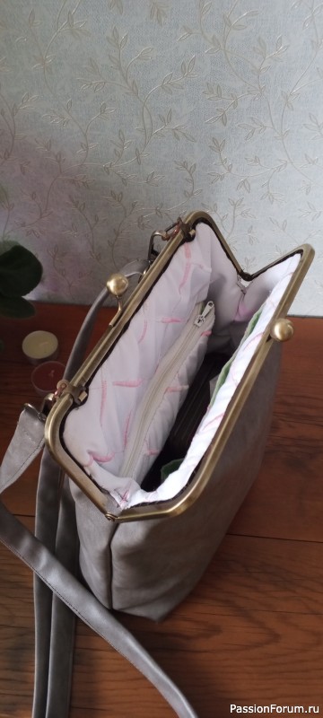 Сумка на фермуаре. Сама придумала.