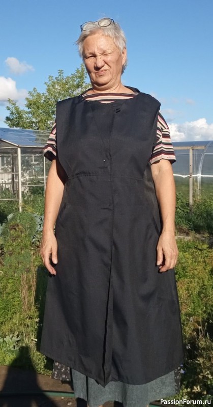 Жилет из старого плаща. Сама придумала.