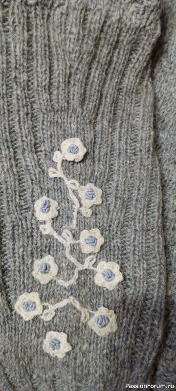 Джемпер двухцветный. Сама придумала.