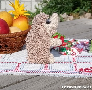 Ежик, связанный крючком. Сама придумала. Ежик, связанный крючком. Сама придумала.