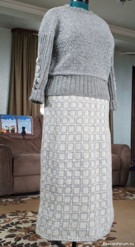 Джемпер двухцветный. Сама придумала.