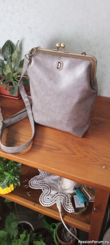 Сумка на фермуаре. Сама придумала.