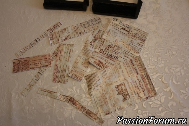 Распечатку покрыла два раза лаком, нарезала по размеру сторон и приклеила внутри шкатулки. Распечатку покрыла два раза лаком, нарезала по размеру сторон и приклеила внутри шкатулки.