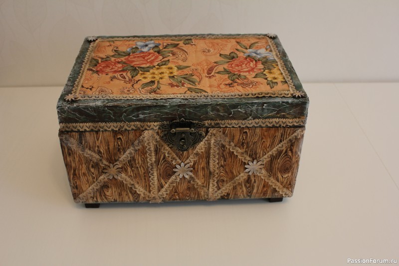 Декупаж картонных коробок тканью. Декупаж картонных коробок тканью.