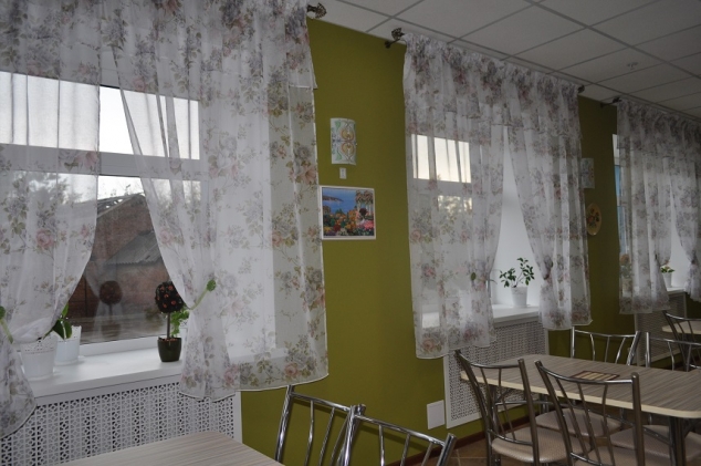 Девочки, приглашаю всех в кафе!