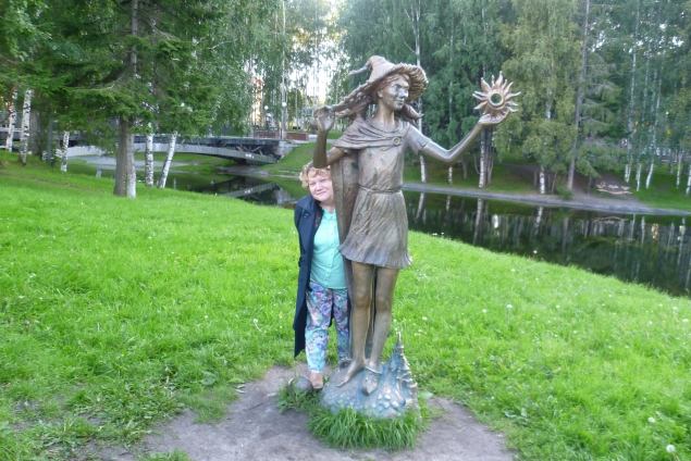 Прогулка по красивому городу Ханты-Мансийску с подругой. часть 2 Прогулка по красивому городу Ханты-Мансийску с подругой. часть 2