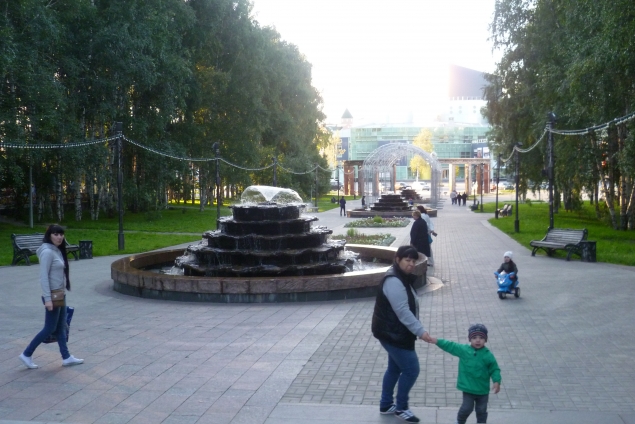 Прогулка по красивому городу Ханты-Мансийску с подругой. часть 2 Прогулка по красивому городу Ханты-Мансийску с подругой. часть 2