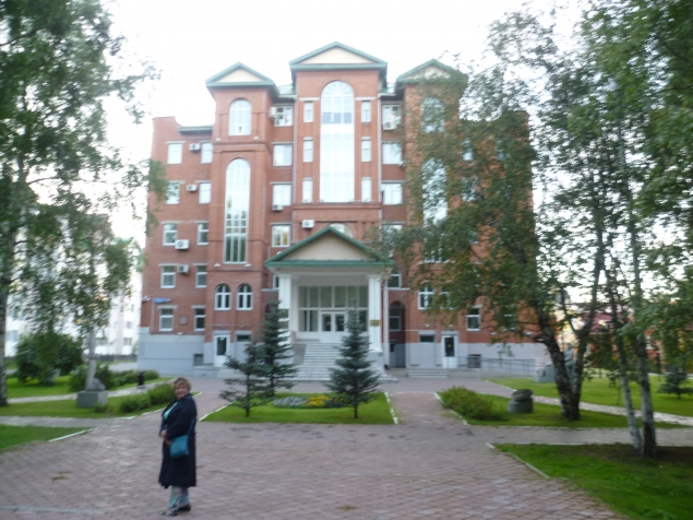 Прогулка по красивому городу Ханты-Мансийску с подругой. часть 2 Прогулка по красивому городу Ханты-Мансийску с подругой. часть 2