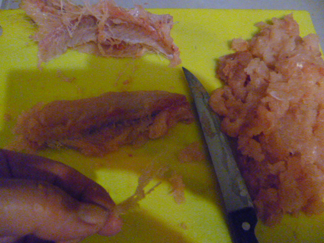 >
тщательно ножичком
счищаем с косточек
все мяско, измельчаем
в блендере. Есть
вариант проще
измельчить филюшки в
мясорубке в начале с
самой крупной
решеткой и там
останутся все мелке
косточки, которые
пропустили при
разделке рыбки, затем
измельчаете на
мясорубке с мелкой
решеткой >
тщательно ножичком
счищаем с косточек
все мяско, измельчаем
в блендере. Есть
вариант проще
измельчить филюшки в
мясорубке в начале с
самой крупной
решеткой и там
останутся все мелке
косточки, которые
пропустили при
разделке рыбки, затем
измельчаете на
мясорубке с мелкой
решеткой