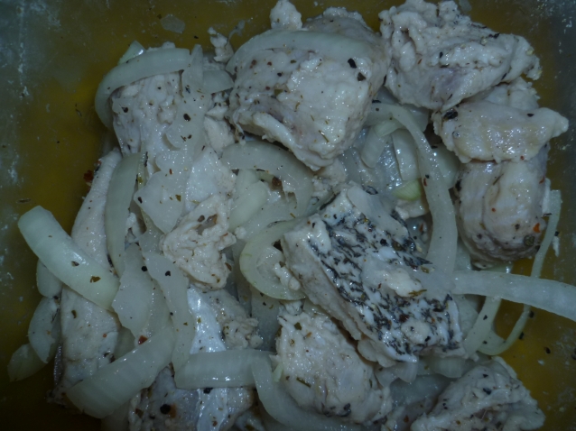 порезала на не большие кусочки щуку, запанировала в смеси муки-крахмала и соли с сухими приправками.
И вот еще смесь для панировки я обычно смешиваю в пластиковых лоточках или картонных коробочках от конфет, лед или овощи так же можно заморозить в пластиковых вставках из коробок конфет с ячейками.
Всем приятного аппетита! порезала на не большие кусочки щуку, запанировала в смеси муки-крахмала и соли с сухими приправками.
И вот еще смесь для панировки я обычно смешиваю в пластиковых лоточках или картонных коробочках от конфет, лед или овощи так же можно заморозить в пластиковых вставках из коробок конфет с ячейками.
Всем приятного аппетита!