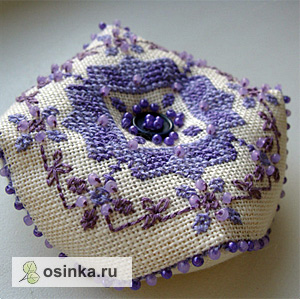 Вышивка в разных техниках игольниц, маячков для ножниц (из интернета)