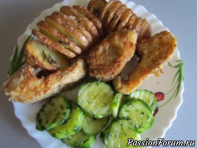 получается вполне вкусненько, ароматная картошечка, молоденький щурогай и малосольные огурчики получается вполне вкусненько, ароматная картошечка, молоденький щурогай и малосольные огурчики
