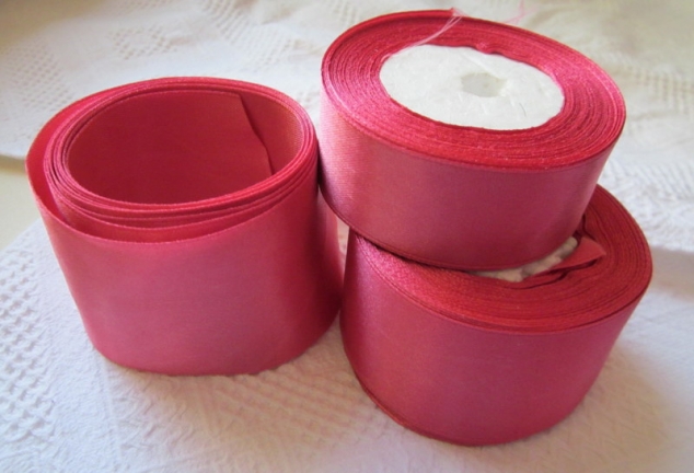 Розы из атласных лент