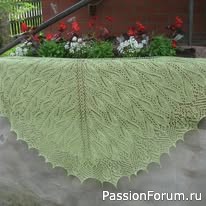 ШАЛЬ "ВЕСЕННИЙ ТАНЕЦ ЛЕПЕСТКОВ " .