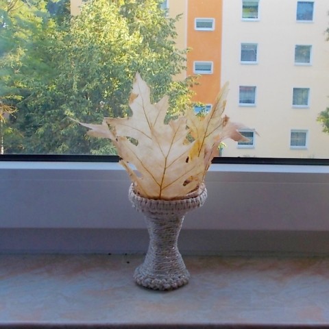 Ещё вазы из скелетированных листьев .