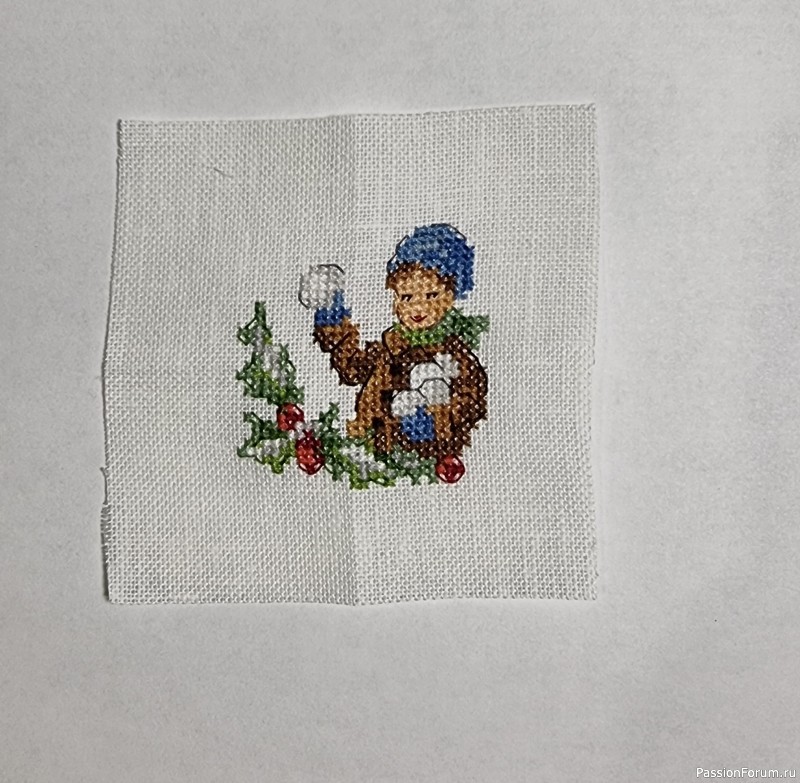 Коробка для новогодних игрушек из шляпной коробки