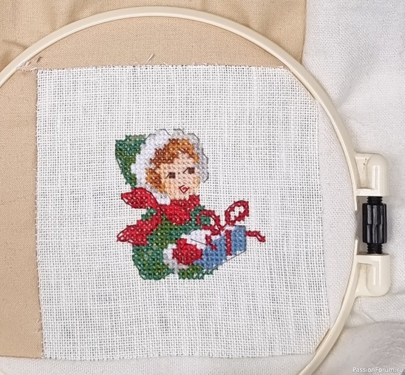 Снежный шар с вышивкой