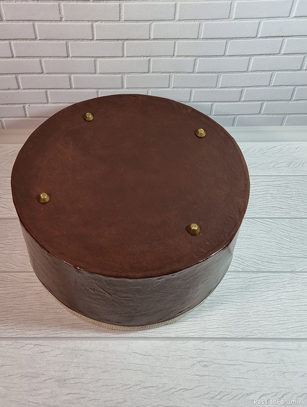 Корявая коробулька, поднос для кухни и номерок на дверь (прикладная вышивка)