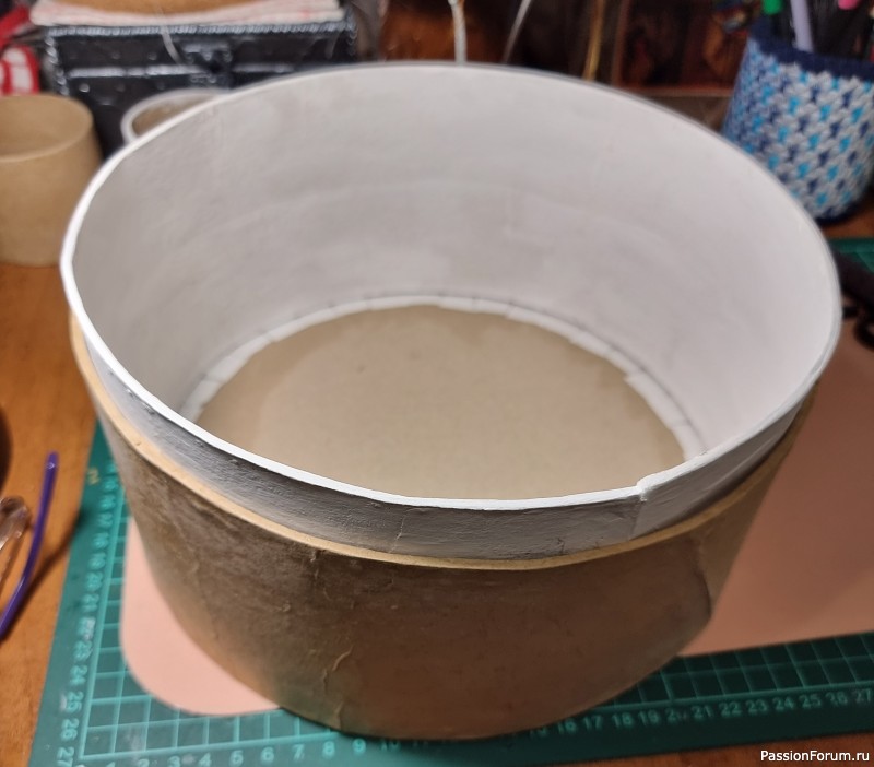 Корявая коробулька, поднос для кухни и номерок на дверь (прикладная вышивка)