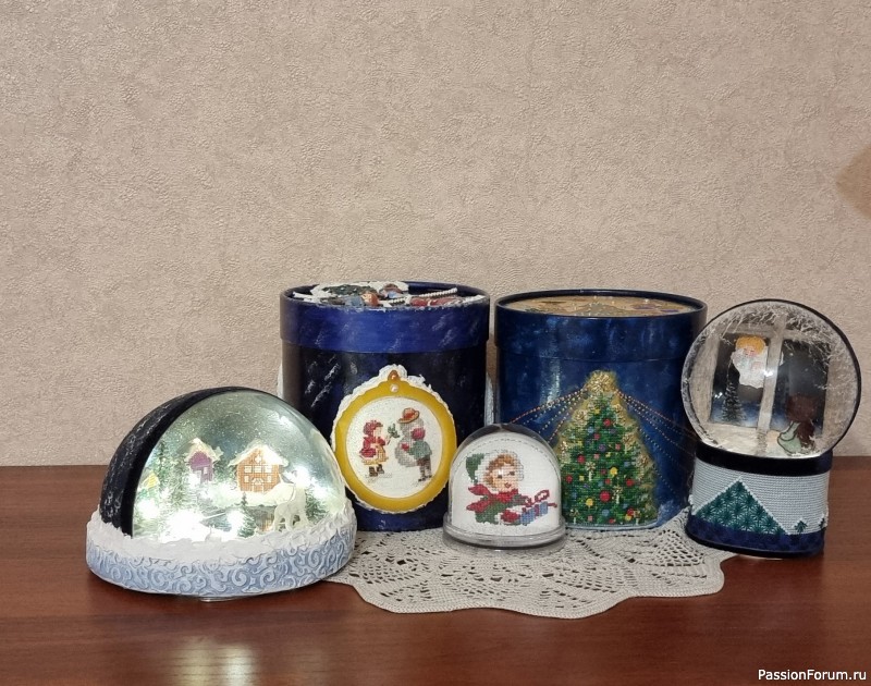 Коробка для новогодних игрушек из шляпной коробки