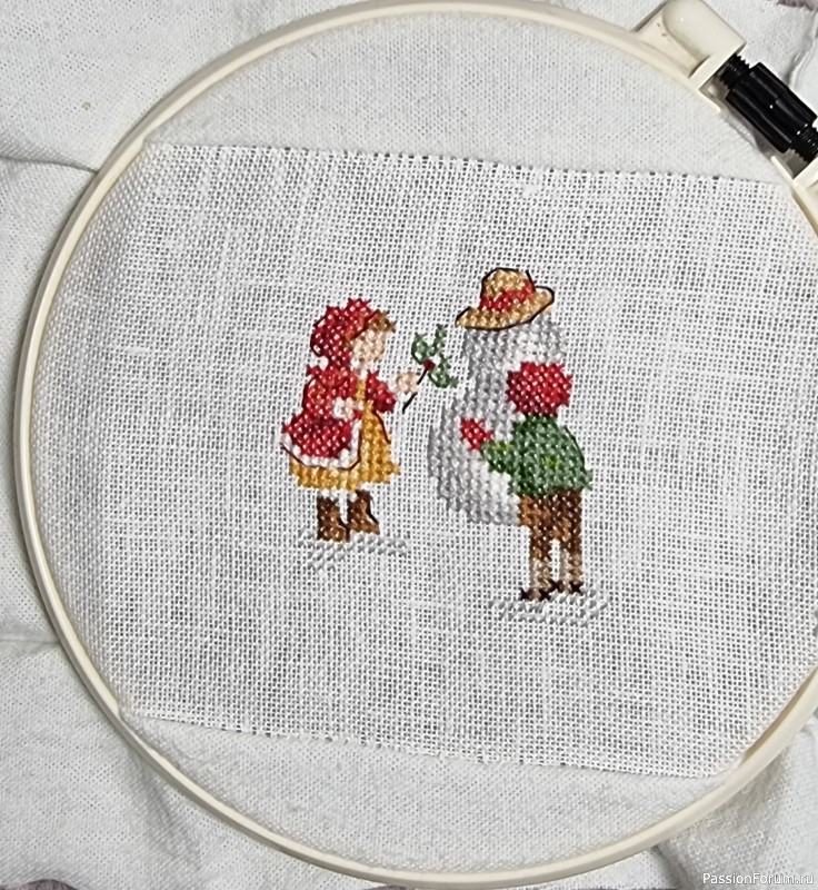 Коробка для новогодних игрушек из шляпной коробки