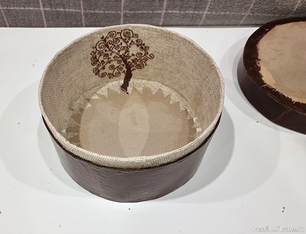 Корявая коробулька, поднос для кухни и номерок на дверь (прикладная вышивка)