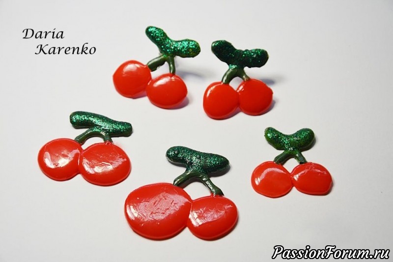 Серьги гвоздики из термоклея