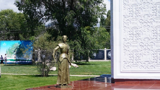 Памятник храброй католичке - Жанне Д'Арк Памятник храброй католичке - Жанне Д'Арк