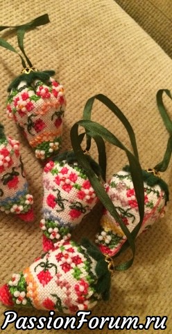 Плодоножки из самоклеящеюся фетра (склеила - получились двухсторонние) Плодоножки из самоклеящеюся фетра (склеила - получились двухсторонние)