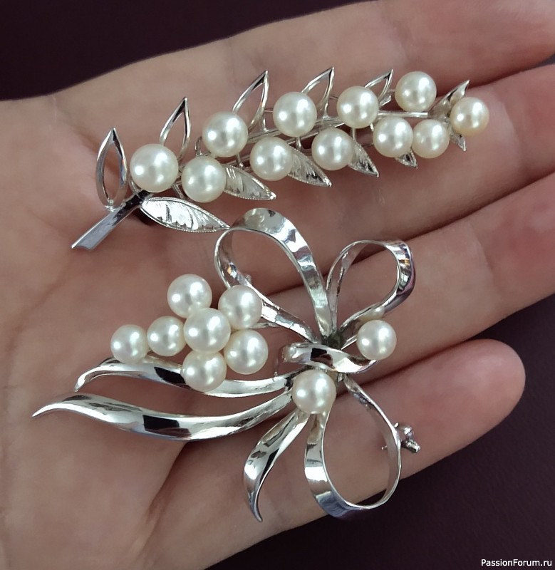 Стерлинговая брошь с жемчугом.