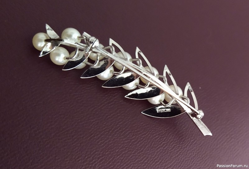 Стерлинговая брошь с жемчугом.