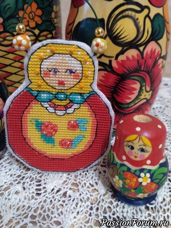 Маленькая крошка - красная матрёшка