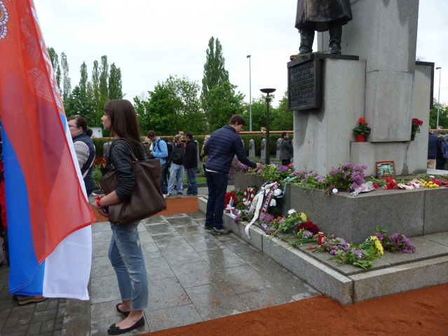 К ним присоединяется Родион. К ним присоединяется Родион.