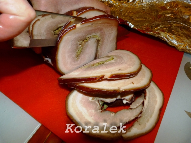 Нарезаете...
Это мясо можно приготовить заранее к какому-то празднику, или в ожидании гостей. В холодильнике храниться долго. Нарезаете...
Это мясо можно приготовить заранее к какому-то празднику, или в ожидании гостей. В холодильнике храниться долго.