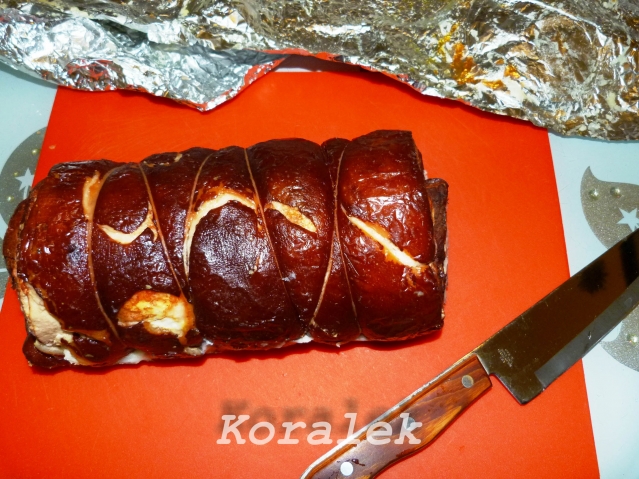 |
Перед нарезкой.
Согласитесь, мясо получается диетическим. Оно ведь отварное. |
Перед нарезкой.
Согласитесь, мясо получается диетическим. Оно ведь отварное.