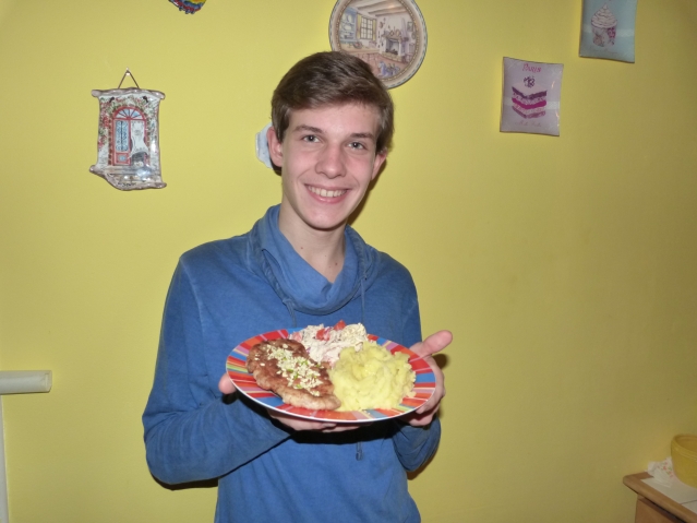 А вот и мой Су-Шеф!!! Спасибо за ужин, родной! А вот и мой Су-Шеф!!! Спасибо за ужин, родной!