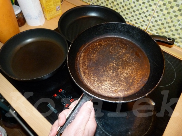 Это моя любимая сковородка, которую я привезла за собой из России. Достаю её раз в год, только для жарки блинов. Она, все-таки, самая лучшая, с тефлоновыми не сравнить... Это моя любимая сковородка, которую я привезла за собой из России. Достаю её раз в год, только для жарки блинов. Она, все-таки, самая лучшая, с тефлоновыми не сравнить...