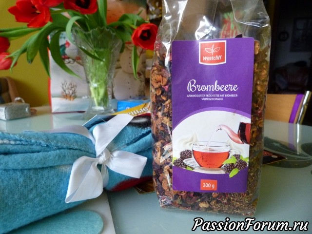 Ежевичный чай, кстати, очень вкусный!!! И пледик для нашего малыша, который очень пригодился. Ежевичный чай, кстати, очень вкусный!!! И пледик для нашего малыша, который очень пригодился.