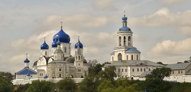 Вид на него хорош в любое время года.
Пятикупольный собор - Собор Боголюбской иконы Божией Матери Вид на него хорош в любое время года.
Пятикупольный собор - Собор Боголюбской иконы Божией Матери