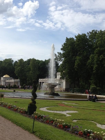 Итак, ПЕТЕРГОФ, который говорят красивее Версаля...........