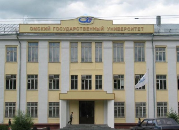 Хотя институты в Омске начали открывать ещё в 30-е гг XX века, но университет был открыт только в 1974г. Сначала в нём было всего 4 факультета и располагался он в центре города в бывшем здании школы. Хотя институты в Омске начали открывать ещё в 30-е гг XX века, но университет был открыт только в 1974г. Сначала в нём было всего 4 факультета и располагался он в центре города в бывшем здании школы.