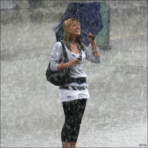 Аня действительно любит дождь...