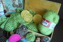 чудесный шарфик и необычной штучкой зеленого цвета, который мне очень идет, и к нему еще моточек для продолжения творчества, а сверху это золотые дублоны в подарок моему любимому зятю (был очень удивлен)))) чудесный шарфик и необычной штучкой зеленого цвета, который мне очень идет, и к нему еще моточек для продолжения творчества, а сверху это золотые дублоны в подарок моему любимому зятю (был очень удивлен))))