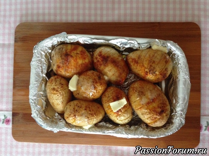 ГУЛЯШиК С ЗАПЕЧЁННОЙ КАРТОШКОЙ... ))
