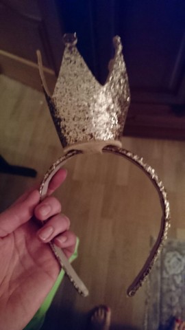 КОРОНА
..она тоже показалась мне недостаточно изящной и была подвергнута тюнингу)))))))))
платье было натянуто на мой манекен - материалы современного производства позволяют)))))))))))
и вот ОНО: КОРОНА
..она тоже показалась мне недостаточно изящной и была подвергнута тюнингу)))))))))
платье было натянуто на мой манекен - материалы современного производства позволяют)))))))))))
и вот ОНО: