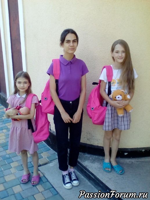 А в другой девочкам рюкзаки. В рюкзаках много чего нужного для школы.А кто же не рад игрушкам??? А в другой девочкам рюкзаки. В рюкзаках много чего нужного для школы.А кто же не рад игрушкам???